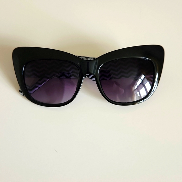 Cat Eye Sunglasses - Rockabilly inspired vintage sunglasses - Picture 1 of 6